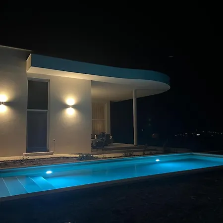 Val Villa *