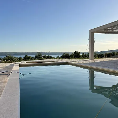 Val Villa